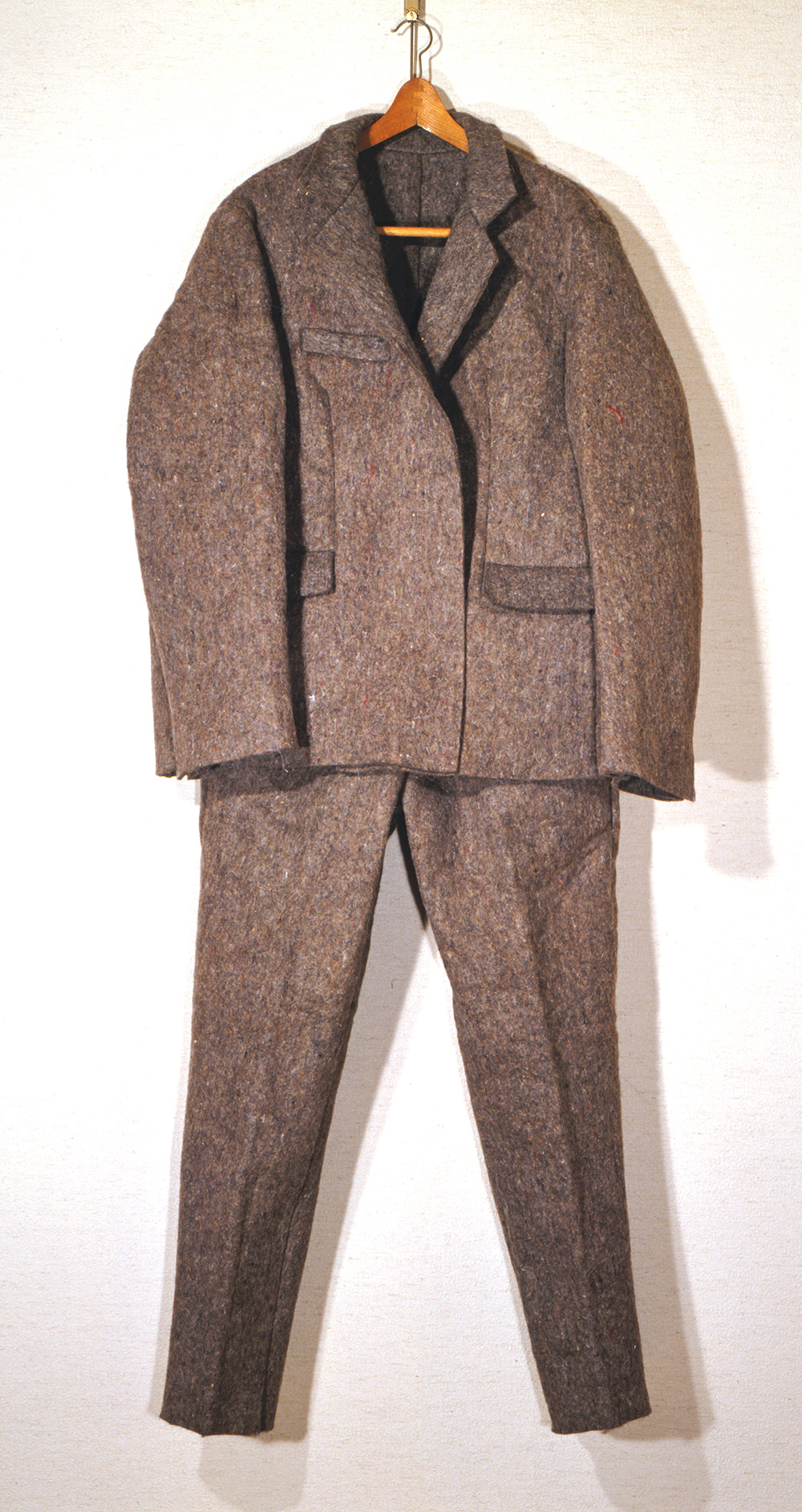 I LOVE ART 18 Perfect_Joseph Beuys, Felt suit, 1970